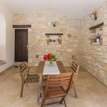 Apartment Mit Ueberdachter Terrasse Und Pool *