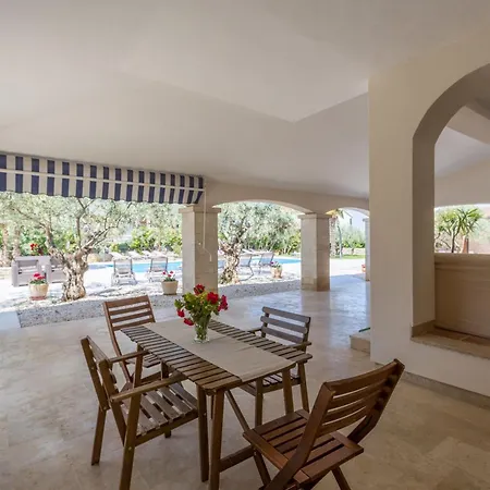 شقة Mit Ueberdachter Terrasse Und Pool *